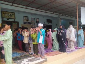 Galang Dana-Salat Gaib Siswa SD Bangkalan untuk Korban Gempa Cianjur