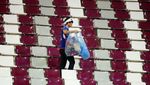 Salut! Suporter Jepang Punguti Sampah di Stadion Piala Dunia