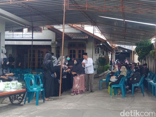Potret Suasana Rumah Duka Bos Cor Logam Korban Laka Maut Tol Boyolali