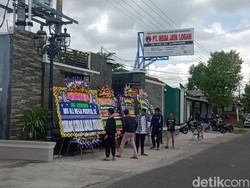 Suasana Rumah Duka Bos Cor Logam Korban Laka Maut Alphard di Tol Boyolali