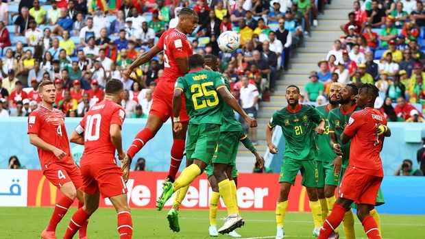 Soccer Football - FIFA World Cup Qatar 2022 - Group G - Switzerland v Cameroon - Al Janoub Stadium, Al Wakrah, Qatar - November 24, 2022 Switzerland's Manuel Akanji misses a chance to score REUTERS/Hannah Mckay