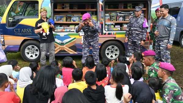 Tim Psikologi TNI AL Berikan Trauma Healing Korban Gempa Cianjur