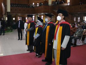 UPI Kukuhkan 8 Guru Besar Baru