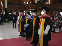 UPI Kukuhkan 8 Guru Besar Baru