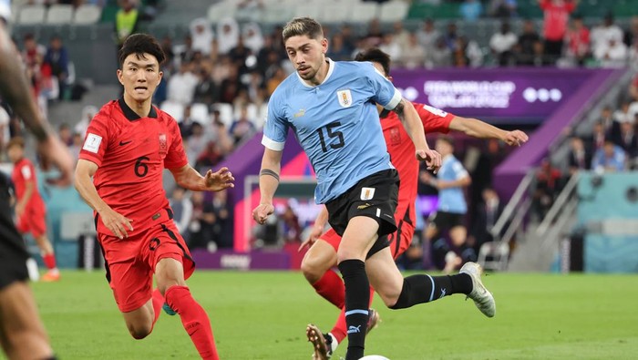 AL RAYYAN, QATAR - NOVEMBER 24:  Federico Valverde of Uruguay during the FIFA World Cup Qatar 2022 Group H match between Uruguay and Korea Republic at Education City Stadium on November 24, 2022 in Al Rayyan, Qatar. (Photo by Jean Catuffe/Getty Images)