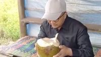Ustaz Yusuf Mansur Hobi Makan Sederhana, Minum Air Kelapa di Pinggir Jalan