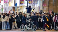 Kemenangan timnas Samurai Biru itu disambut meriah para suporternya di Tokyo.  