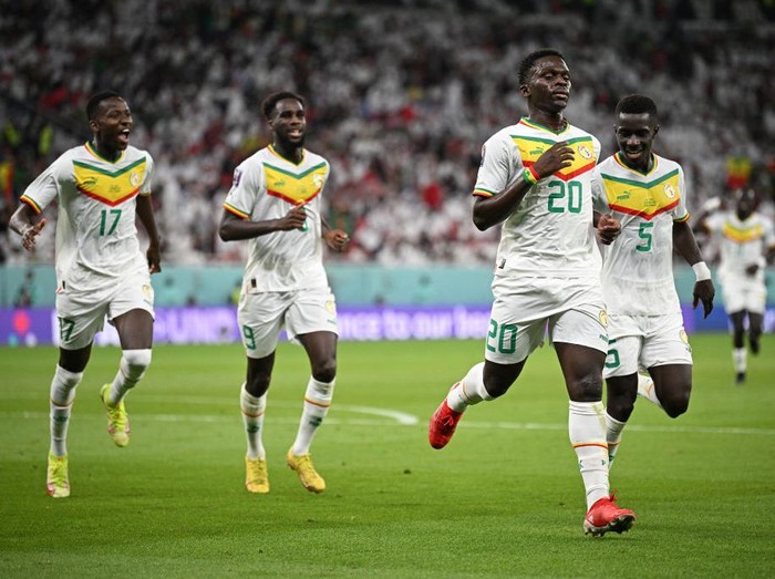 DOHA, QATAR - NOVEMBER 25: Bamba Dieng of Senegal scores their team's third goal during the FIFA World Cup Qatar 2022 Group A match between Qatar and Senegal at Al Thumama Stadium on November 25, 2022 in Doha, Qatar. (Photo by Alex Grimm/Getty Images)