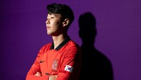 Pemain sayap dari Korea Selatan Heungmin Son mencuri perhatian usai laganya di Piala Dunia 2022. Son ini sering disebut ikon budaya Korea Selatan. (Patrick Smith/Getty Images)  