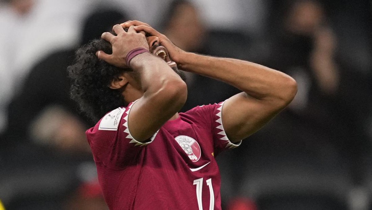 Akram Afif di laga Qatar vs Senegal. (Foto: DeFodi Images via Getty Images/DeFodi Images)