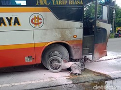 Bus Harapan Jaya Tabrak Motor hingga Terbakar di Jombang, Pengendara Tewas