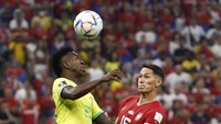 Selecao berusaha mengendalikan laga. Serbia meredam Brasil dengan berani berduel. Reuters/Amanda Perobelli