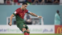 Dua hari berselang, giliran Cristiano Ronaldo yang mendapat hadiah penalti saat Portugal bentrok dengan Ghana. (Foto: Visionhaus/Getty Images/Visionhaus)