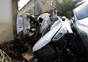 Dahsyatnya Banjir di Jeddah Bikin Puluhan Mobil Bertumpuk Dahsyatnya Banjir di Jeddah Bikin Puluhan Mobil Bertumpuk