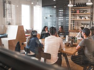 Diseminasi Adalah: Pengertian, Strategi, dan Tugasnya