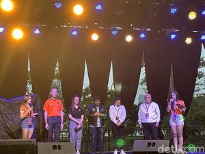 Dihadiri Legenda Timnas Belanda, Festival Oranje Indonesia Ramai