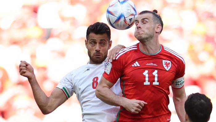 TOPSHOT - Irans defender #08 Morteza Pouraliganji (L) fights for the ball with Wales forward #11 Gareth Bale during the Qatar 2022 World Cup Group B football match between Wales and Iran at the Ahmad Bin Ali Stadium in Al-Rayyan, west of Doha on November 25, 2022. (Photo by FADEL SENNA / AFP) (Photo by FADEL SENNA/AFP via Getty Images)