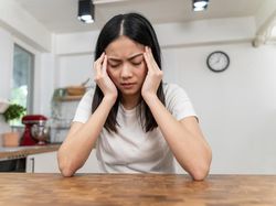 Sering Overthinking? Begini Gerakan Simpel Menenangkan Diri Menurut Psikolog
