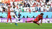 Iran berhasil memecah kebuntuan di menit injury time. Bola sepakan jarak jauh Rouzbeh Cheshmi menggetarkan jala Wales.