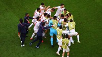 Hasil ini disambut gembira pemain Iran.