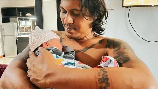 Istri Mayky Wongkar Melahirkan Istri Mayky Wongkar Melahirkan
