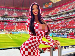 Miss Kroasia Nekat Tampil Seksi di Piala Dunia Qatar, Dikecam Warga Lokal Miss Kroasia Nekat Tampil Seksi di Piala Dunia Qatar, Dikecam Warga Lokal