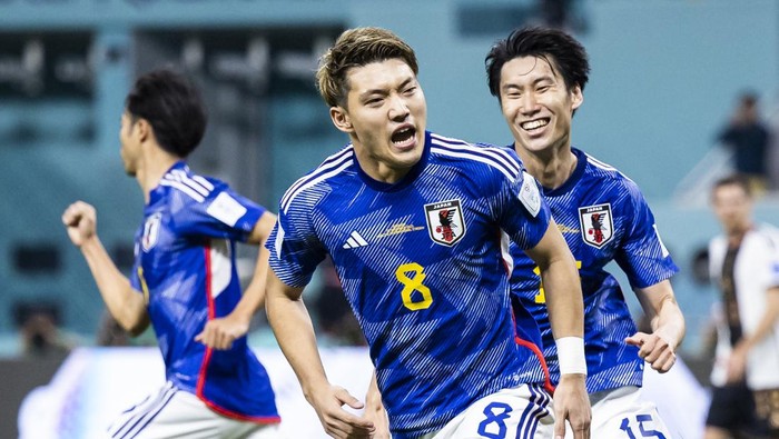 23 November 2022, Qatar, Ar-Rayyan: Soccer: World Cup, Germany - Japan, Preliminary Round, Group E, Matchday 1, Chalifa International Stadium, Japans Ritsu Doan (M) celebrates with Japans Daichi Kamada (r) after his goal to make it 1-1. Photo: Tom Weller/dpa (Photo by Tom Weller/picture alliance via Getty Images)