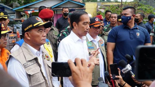 Potret Jokowi Blusukan Lagi ke Cianjur