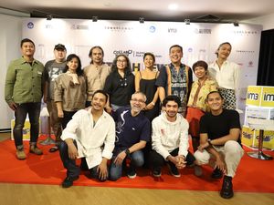 Setelah Lewat Djam Malam Naik Panggung Teater