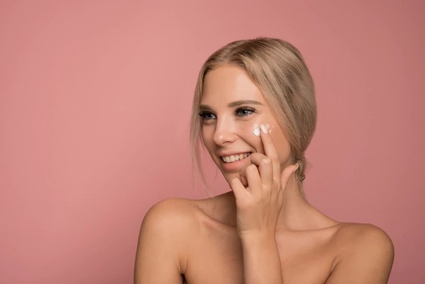 Kenali kandungan dalam sunscreen/Foto: Freepik/Freepik