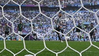 Gol penalti Messi membawa Argentina memimpin 1-0 atas Arab Saudi di babak pertama. (Foto: AFP via Getty Images/ODD ANDERSEN)