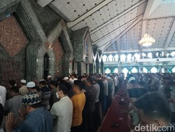 Masjid Al Markaz Makassar Gelar Salat Gaib untuk Korban Gempa di Cianjur