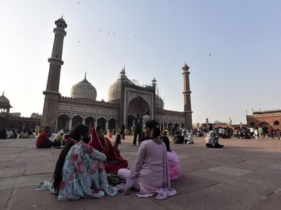 Masjid Jama di India Larang Perempuan Datang Sendirian