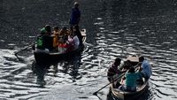 Menyeberangi Sungai Paling Tercemar di Bangladesh