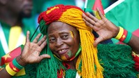 Kehadiran mereka membuat stadion semakin semarak, sayangnya timnas Kamerun harus takluk 1-0 dari Swiss pada laga kemarin malam. Adam Davy/PA Images/Getty Images  
