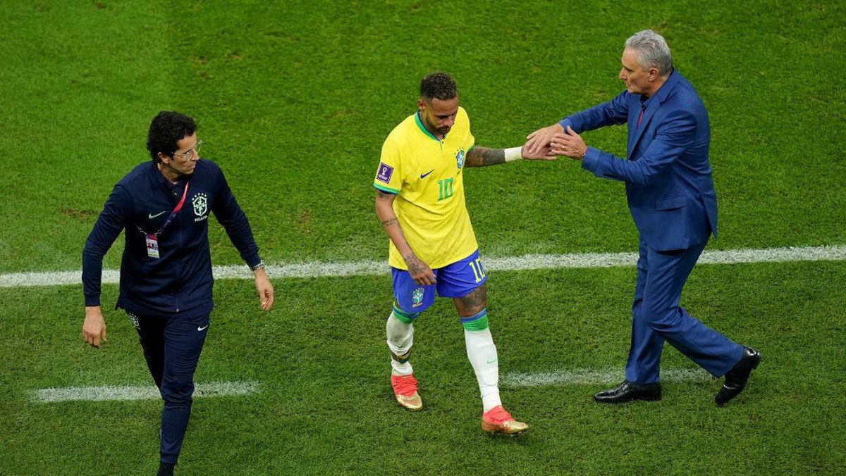 Neymar cedera di laga Brasil vs Serbia. (Foto: PA Images via Getty Images/Mike Egerton - PA Images)