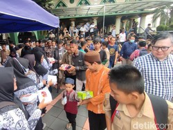 Jumat Berkah di Masjid Agung, Cara Guru di Ciamis Peringati Hari Guru