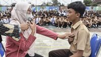 Para Siswa SMP Ini Diberi Penjelasan Bahaya Rokok