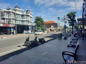 Bikin Iri Kota Lain, Ponorogo Punya Pedestrian Lebar nan Estetik