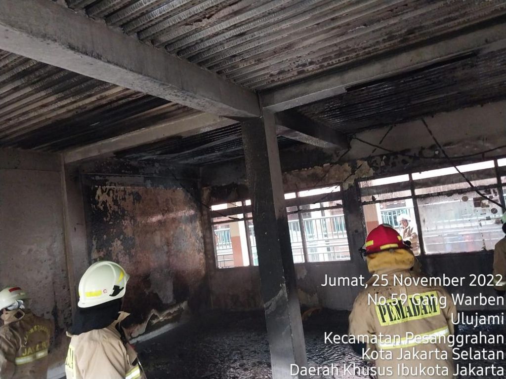 Asrama Ponpes di Ulujami Jaksel Kebakaran, Tak Ada Korban Jiwa Asrama Ponpes di Ulujami Jaksel Kebakaran, Tak Ada Korban Jiwa