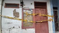 Membentang Garis Polisi di Rumah TKP Kakak Adik Tewas di Taman Sari