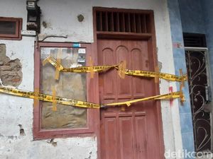 Rumah TKP Lansia Kakak Adik Tewas di Jakbar Dipasangi Garis Polisi