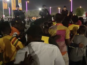 Pendukung Ghana Rusuh, Paksa Masuk Metro-Berebut Tiket Gratis Pendukung Ghana Rusuh, Paksa Masuk Metro-Berebut Tiket Gratis