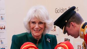 Camila Tebar Pesona Bareng Boneka Paddington