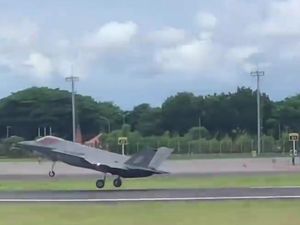 Viral 4 Pesawat Tempur Siluman F-35 Australia Mendarat di Bali Viral 4 Pesawat Tempur Siluman F-35 Australia Mendarat di Bali