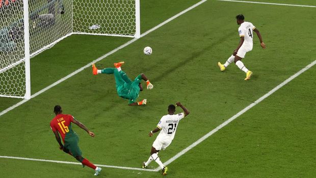 DOHA, QATAR - NOVEMBER 24: Rafael Leao of Portugal scores their team's third goal past Lawrence Ati Zigi of Ghana during the FIFA World Cup Qatar 2022 Group H match between Portugal and Ghana at Stadium 974 on November 24, 2022 in Doha, Qatar. (Photo by Robert Cianflone/Getty Images)