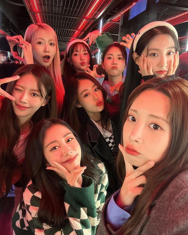 Potret Lovelyz di acara Naver NOW Music To You/ Foto: instagram.com/flower_kei Potret Lovelyz di acara Naver NOW Music To You