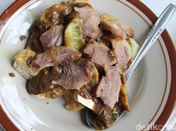 Mantap! Rujak Cingur Racikan Bu Bokin Jadi Favorit Gus Dur-Jokowi