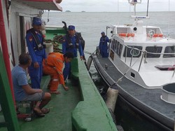 Diterjang Gelombang Besar, ABK Jatuh-Tenggelam di Perairan Karimun