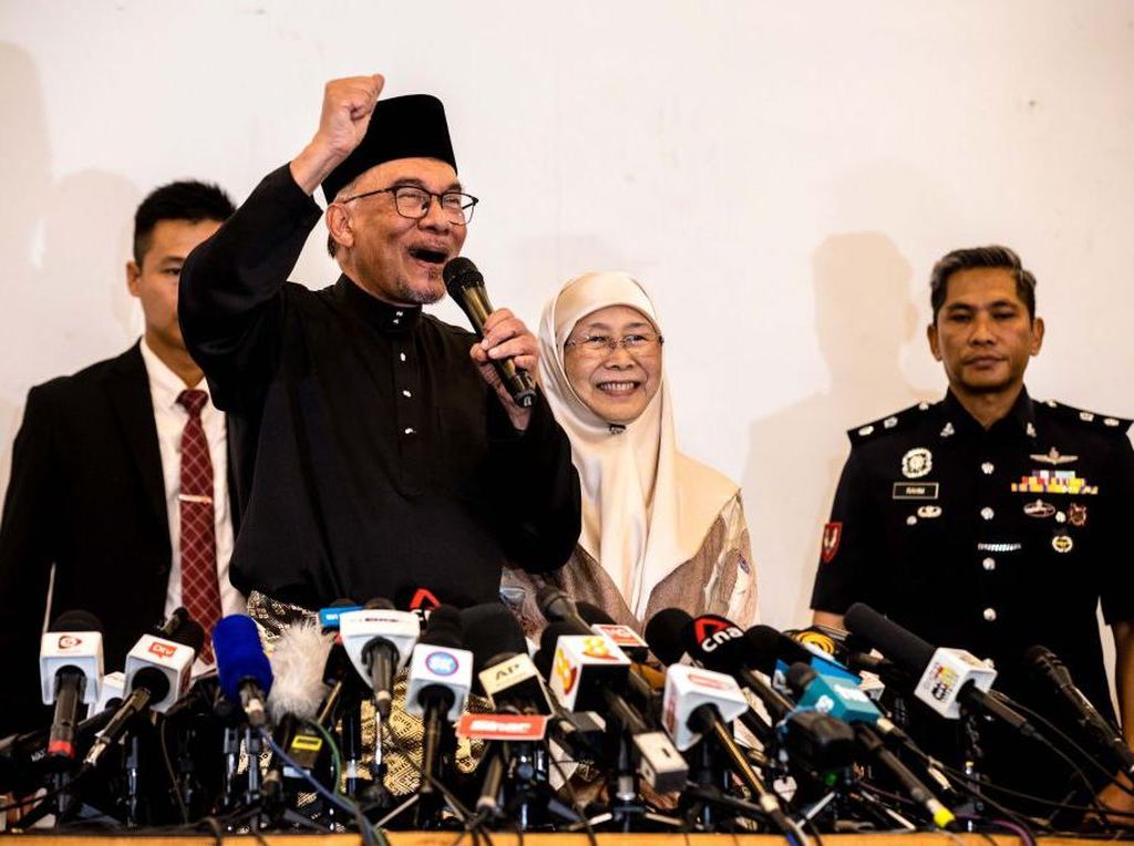 Demi Ekonomi Jadi Alasan Anwar Ibrahim Potong Gaji Menteri